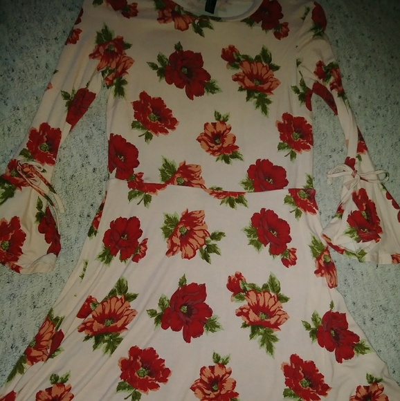 Forever 21 Dresses & Skirts - Floral dress